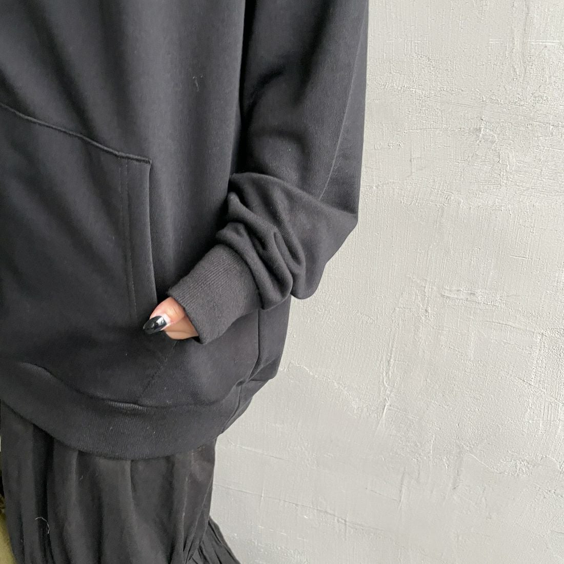 Ben Lenovitz [ベン レノビッツ] 別注 ドッグバックプリントスウェットパーカー [BL25F-004IN-JF] BLACK &&モデル身長：150cm 着用サイズ：S&&