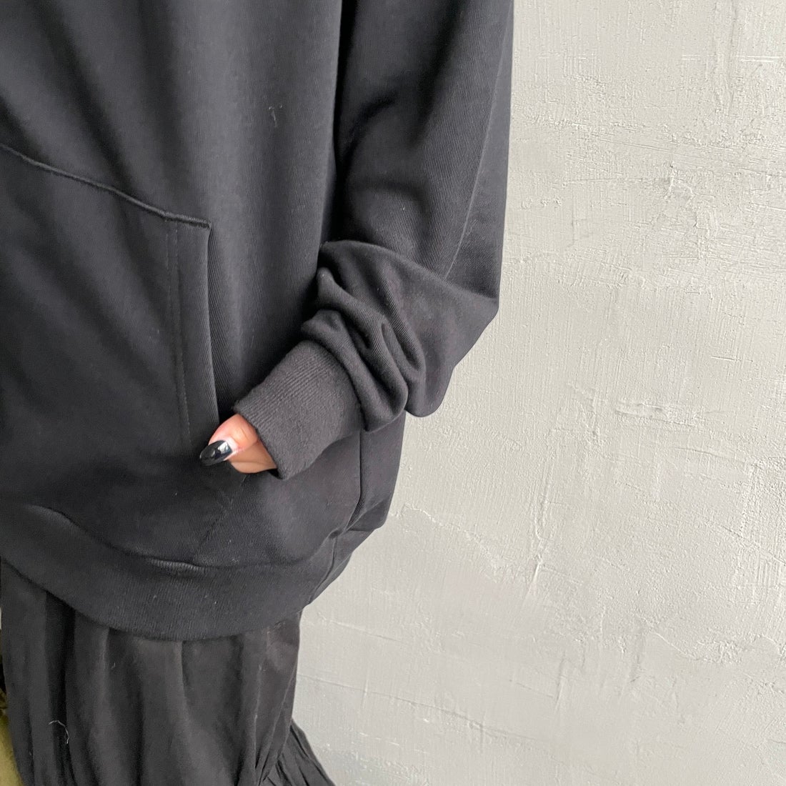Ben Lenovitz [ベン レノビッツ] 別注 ドッグバックプリントスウェットパーカー [BL25F-004IN-JF] BLACK &&モデル身長：150cm 着用サイズ：S&&