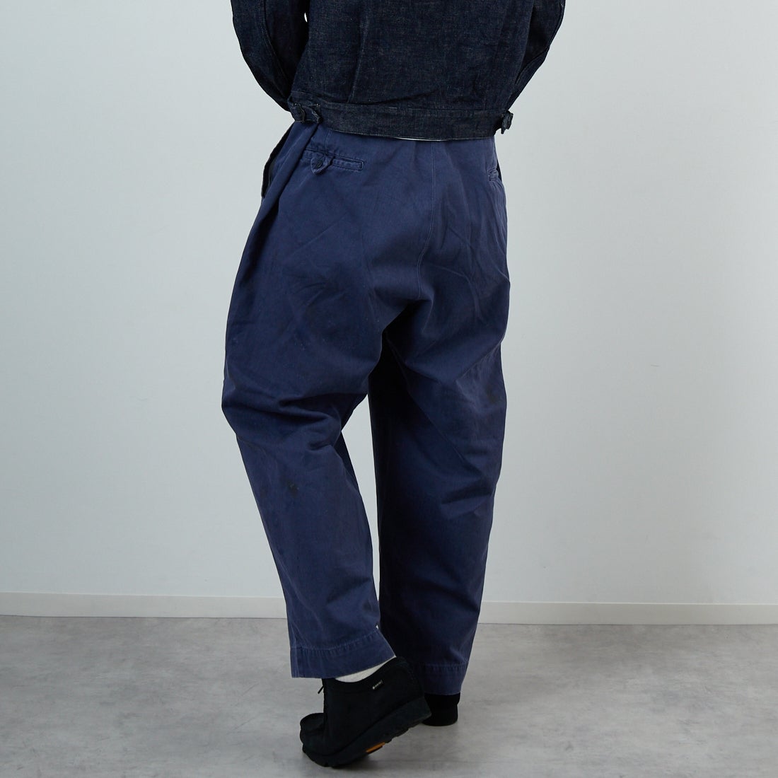 BOW WOW [バウワウ] エッセンシャルエイジドチノパンツ [BW252-ECP] AGED NAVY &&モデル身長：179cm 着用サイズ：XXXL&&