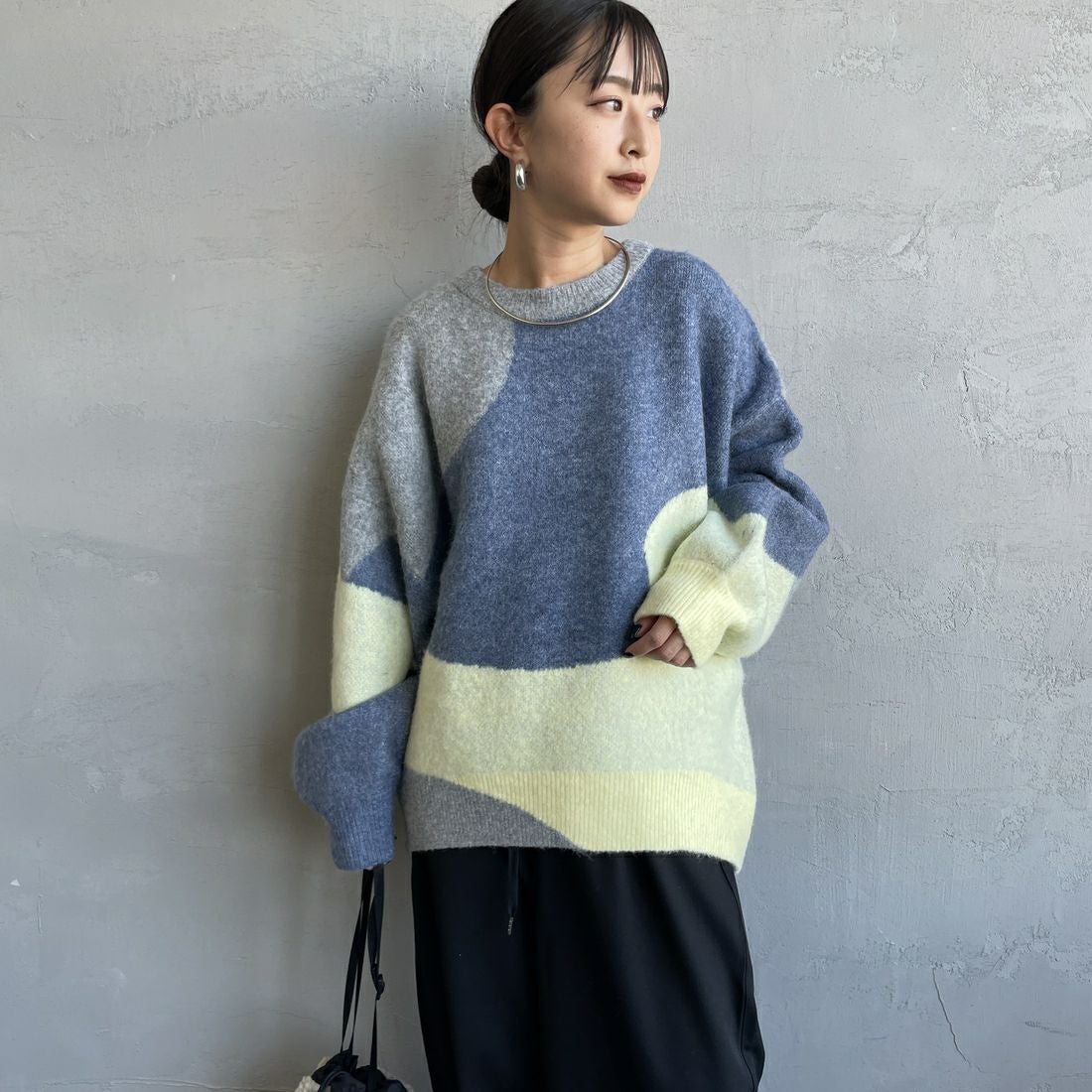 Maison de L'allure [メゾン ドゥ ラリュール] シャギージャガードニット [M25131040] 05 L.GRAY &&モデル身長：150cm 着用サイズ：F&&