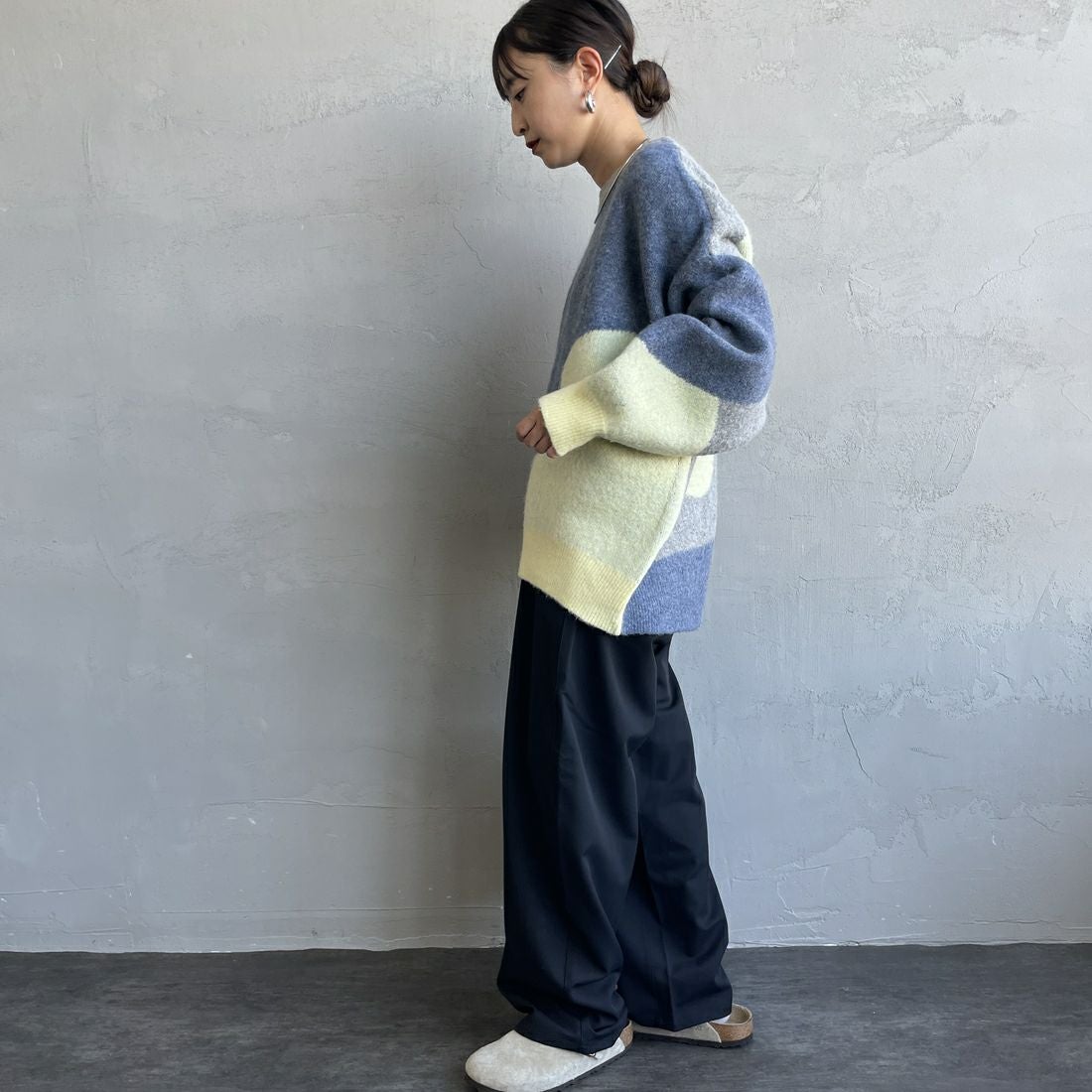 Maison de L'allure [メゾン ドゥ ラリュール] シャギージャガードニット [M25131040] 05 L.GRAY &&モデル身長：150cm 着用サイズ：F&&