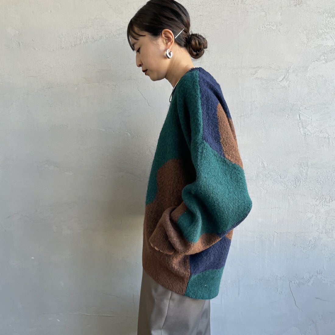 Maison de L'allure [メゾン ドゥ ラリュール] シャギージャガードニット [M25131040] 16 NAVY &&モデル身長：150cm 着用サイズ：F&&