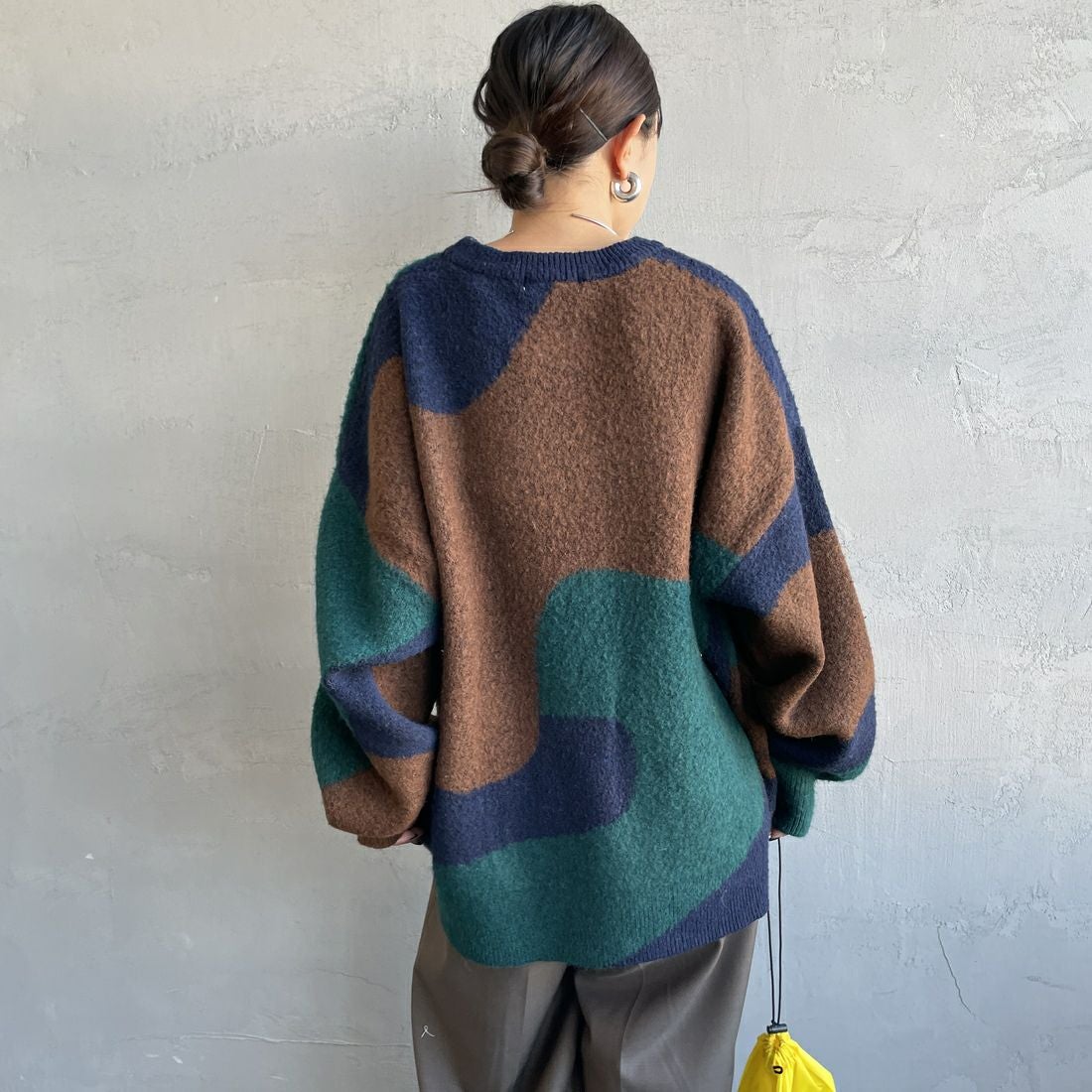 Maison de L'allure [メゾン ドゥ ラリュール] シャギージャガードニット [M25131040] 16 NAVY &&モデル身長：150cm 着用サイズ：F&&