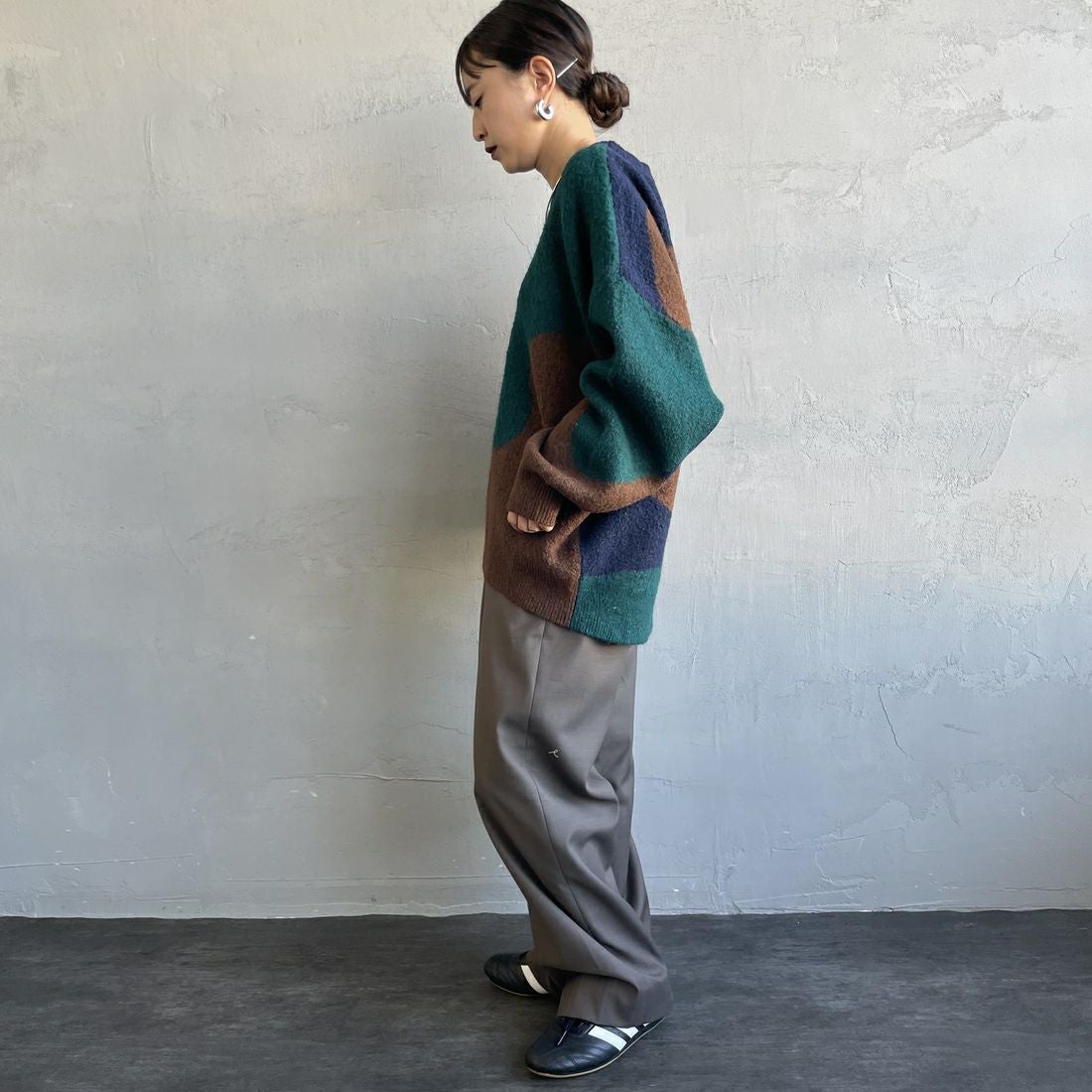 Maison de L'allure [メゾン ドゥ ラリュール] シャギージャガードニット [M25131040] 16 NAVY &&モデル身長：150cm 着用サイズ：F&&