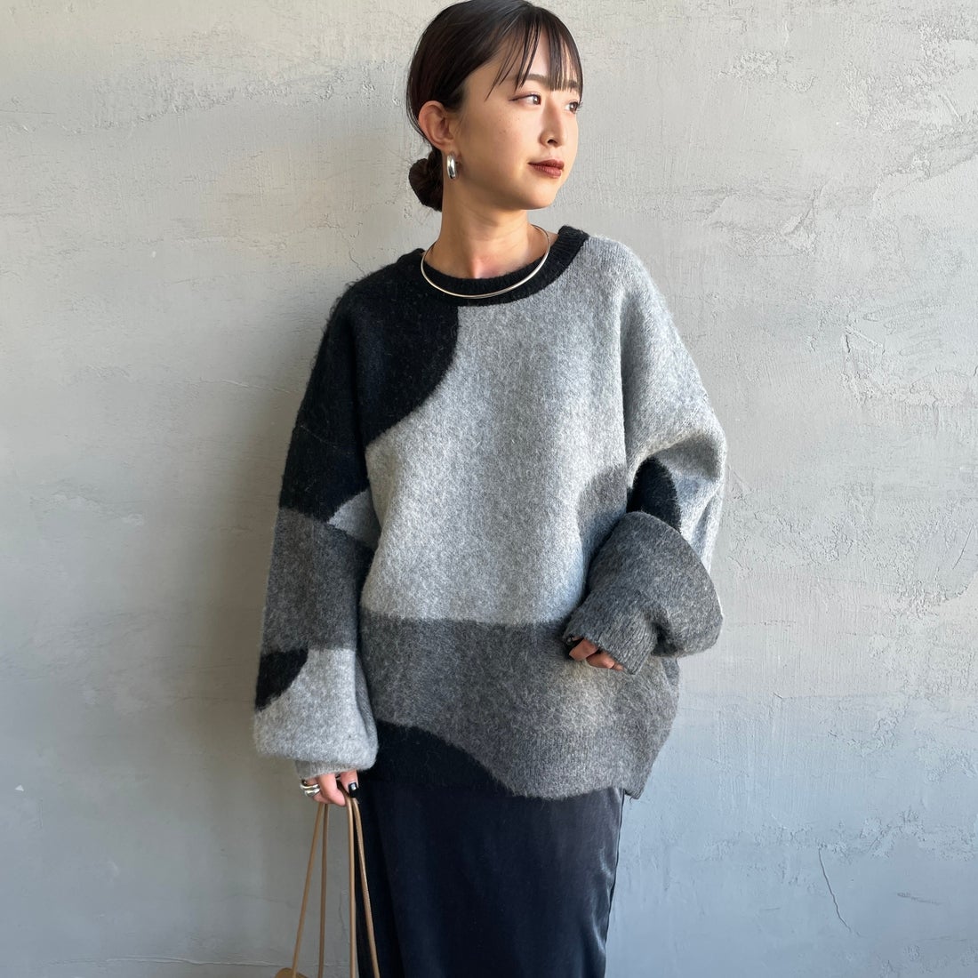 Maison de L'allure [メゾン ドゥ ラリュール] シャギージャガードニット [M25131040] 09 BLACK &&モデル身長：150cm 着用サイズ：F&&