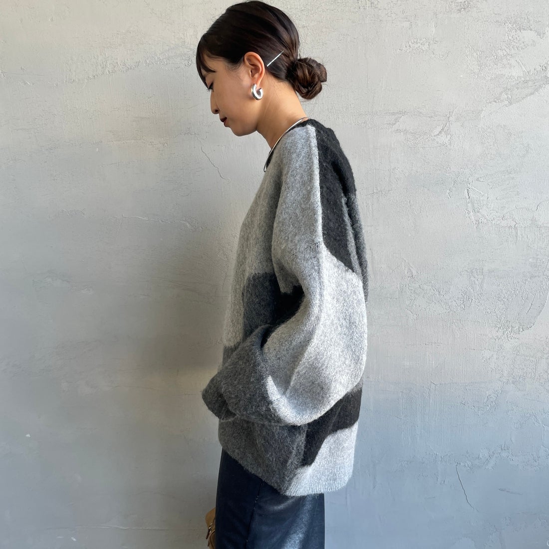 Maison de L'allure [メゾン ドゥ ラリュール] シャギージャガードニット [M25131040] 09 BLACK &&モデル身長：150cm 着用サイズ：F&&