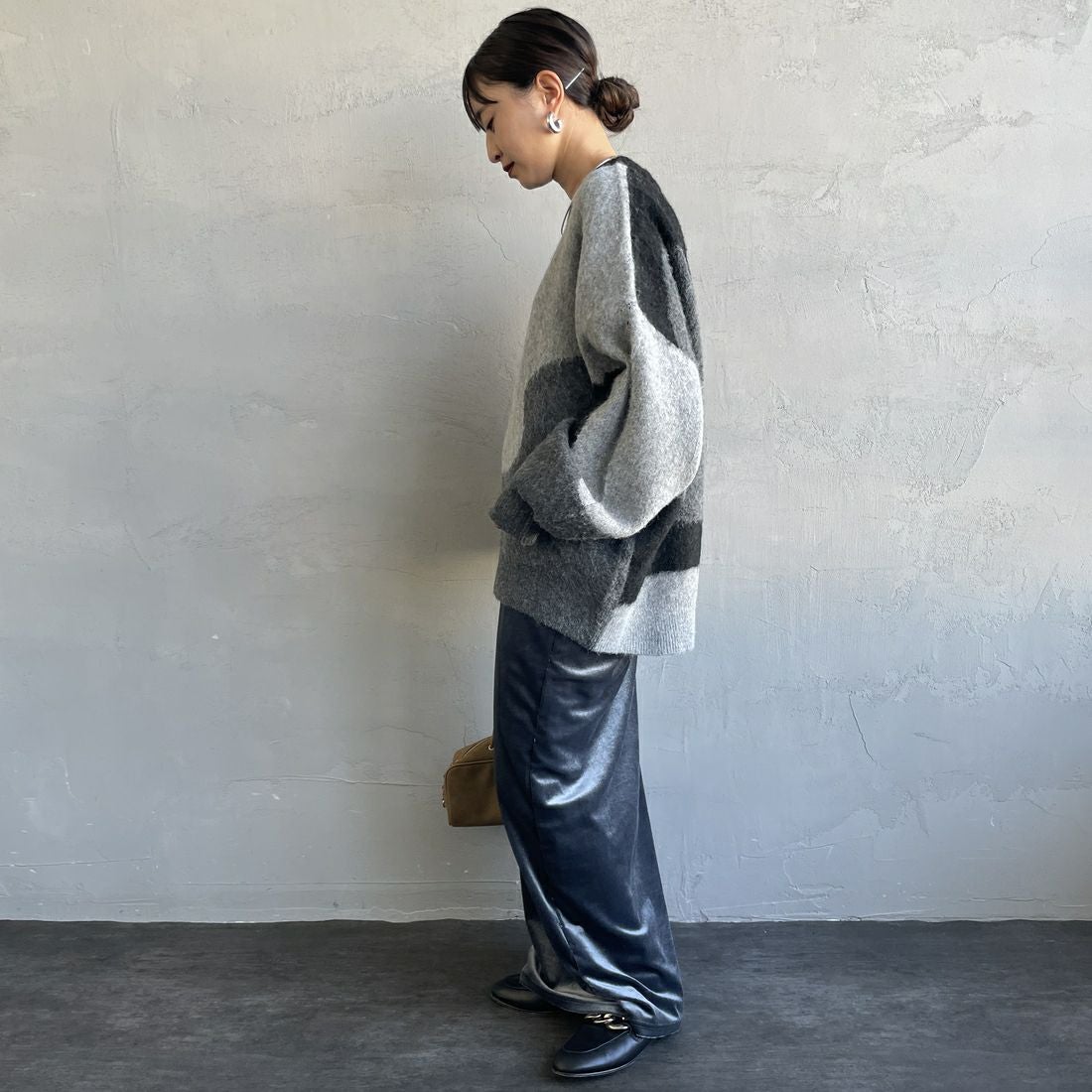 Maison de L'allure [メゾン ドゥ ラリュール] シャギージャガードニット [M25131040] 09 BLACK &&モデル身長：150cm 着用サイズ：F&&