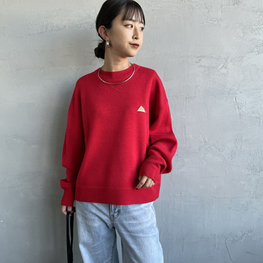 KELTY [ケルティ] 別注 ワンポイントロゴ スウェットライクニット [KE253W30IN03-JF] RED &&モデル身長：150cm 着用サイズ：S&&