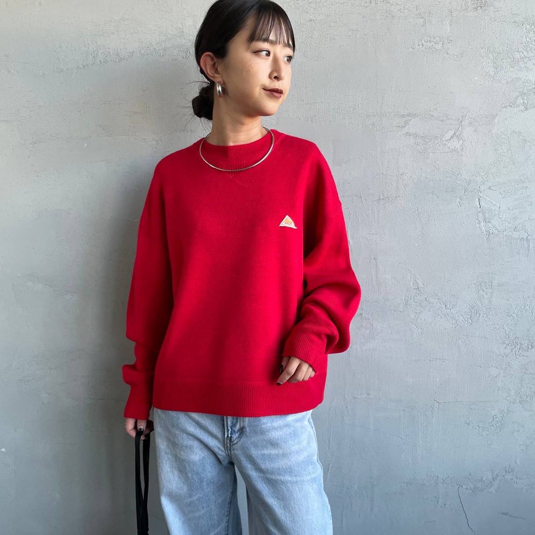KELTY [ケルティ] 別注 ワンポイントロゴ スウェットライクニット [KE253W30IN03-JF] RED &&モデル身長：150cm 着用サイズ：S&&