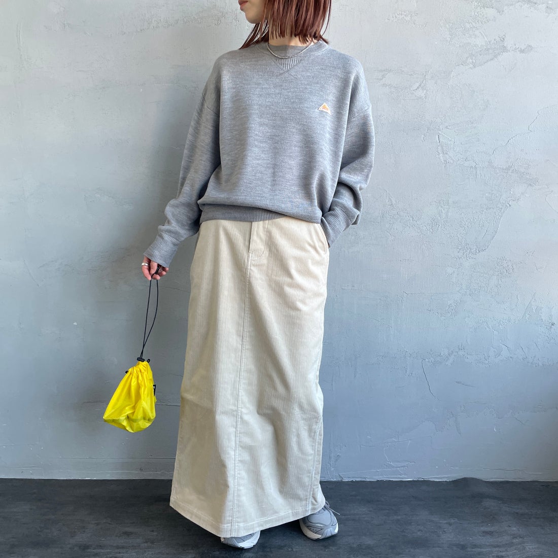 KELTY [ケルティ] 別注 ワンポイントロゴ スウェットライクニット [KE253W30IN03-JF] GRAY &&モデル身長：158cm 着用サイズ：S&&