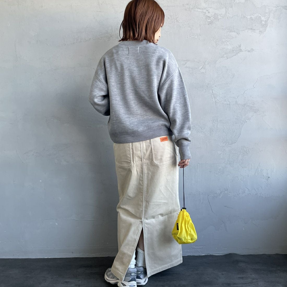 KELTY [ケルティ] 別注 ワンポイントロゴ スウェットライクニット [KE253W30IN03-JF] GRAY &&モデル身長：158cm 着用サイズ：S&&