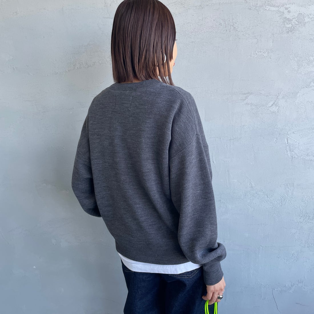 KELTY [ケルティ] 別注 ワンポイントロゴ スウェットライクニット [KE253W30IN03-JF] CHARCOAL &&モデル身長：159cm 着用サイズ：M&&