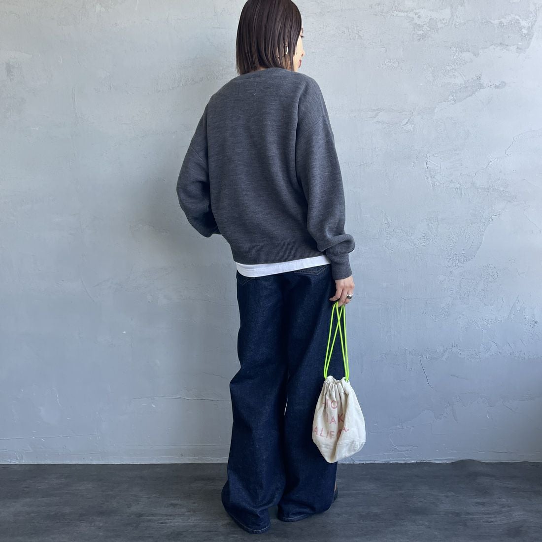 KELTY [ケルティ] 別注 ワンポイントロゴ スウェットライクニット [KE253W30IN03-JF] CHARCOAL &&モデル身長：159cm 着用サイズ：M&&