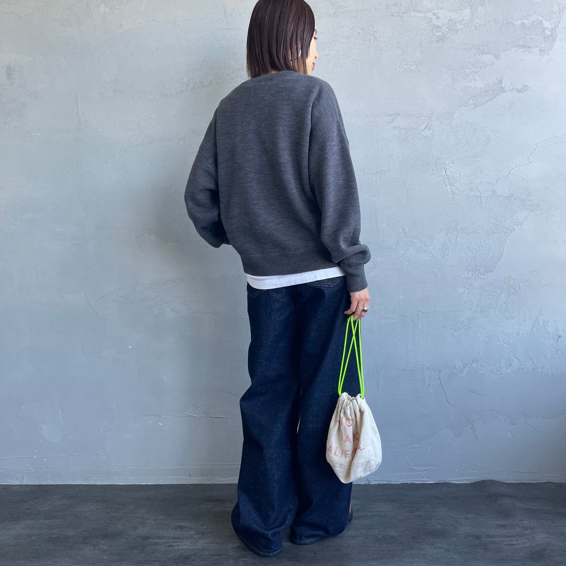 KELTY [ケルティ] 別注 ワンポイントロゴ スウェットライクニット [KE253W30IN03-JF] CHARCOAL &&モデル身長：159cm 着用サイズ：M&&