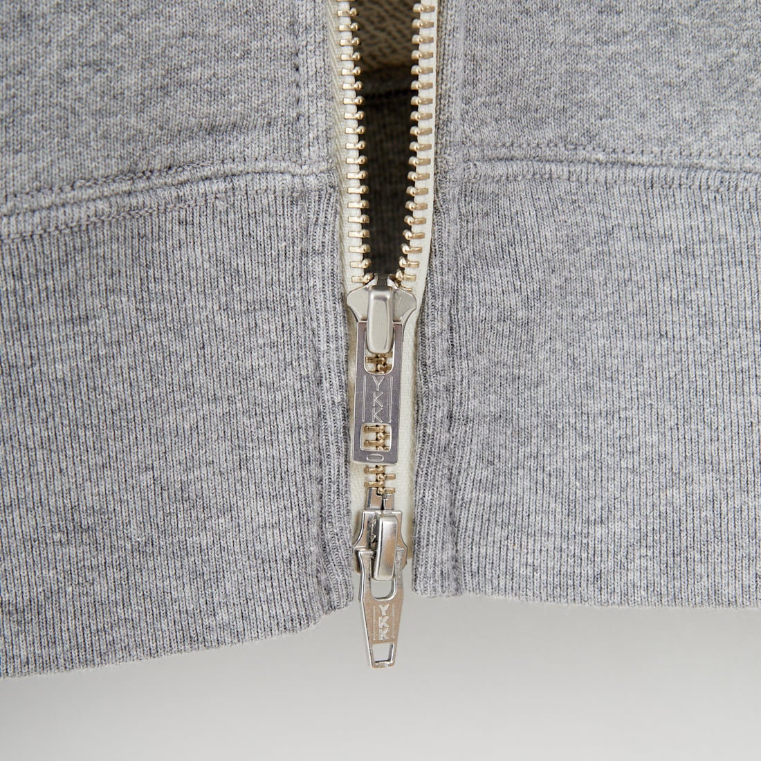 DENHAM [デンハム] チェーンステッチ ジップアップフーディ [CHAIN-ZIP-UP-HOODY] GREY