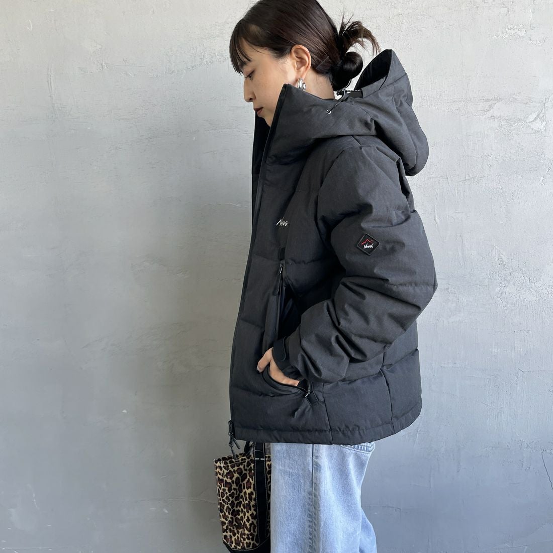 JEANSFACTORY × NANGA [ジーンズファクトリー × ナンガ] 別注 HINOC 難燃タフタダウンジャケット [JMP-254-031-JF] BLACK &&モデル身長：150cm 着用サイズ：S&&