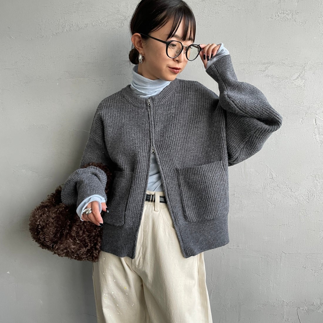 Maison de L'allure [メゾン ドゥ ラリュール] ダブルジップニットブルゾン [M25131041] 08 CHARCOA &&モデル身長：150cm 着用サイズ：F&&