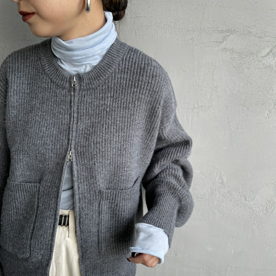 Maison de L'allure [メゾン ドゥ ラリュール] ダブルジップニットブルゾン [M25131041] 08 CHARCOA &&モデル身長：150cm 着用サイズ：F&&