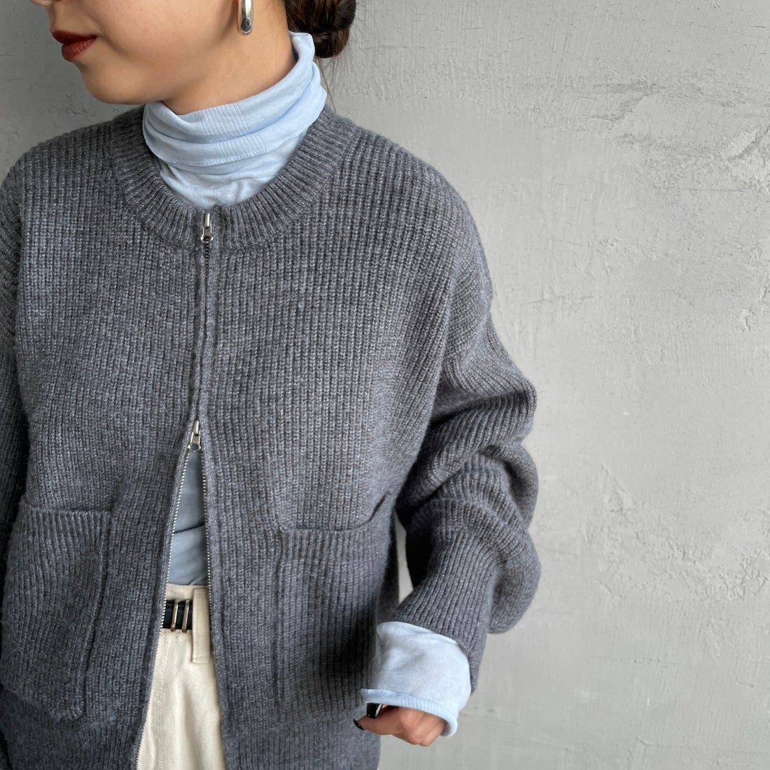 Maison de L'allure [メゾン ドゥ ラリュール] ダブルジップニットブルゾン [M25131041] 08 CHARCOA &&モデル身長：150cm 着用サイズ：F&&
