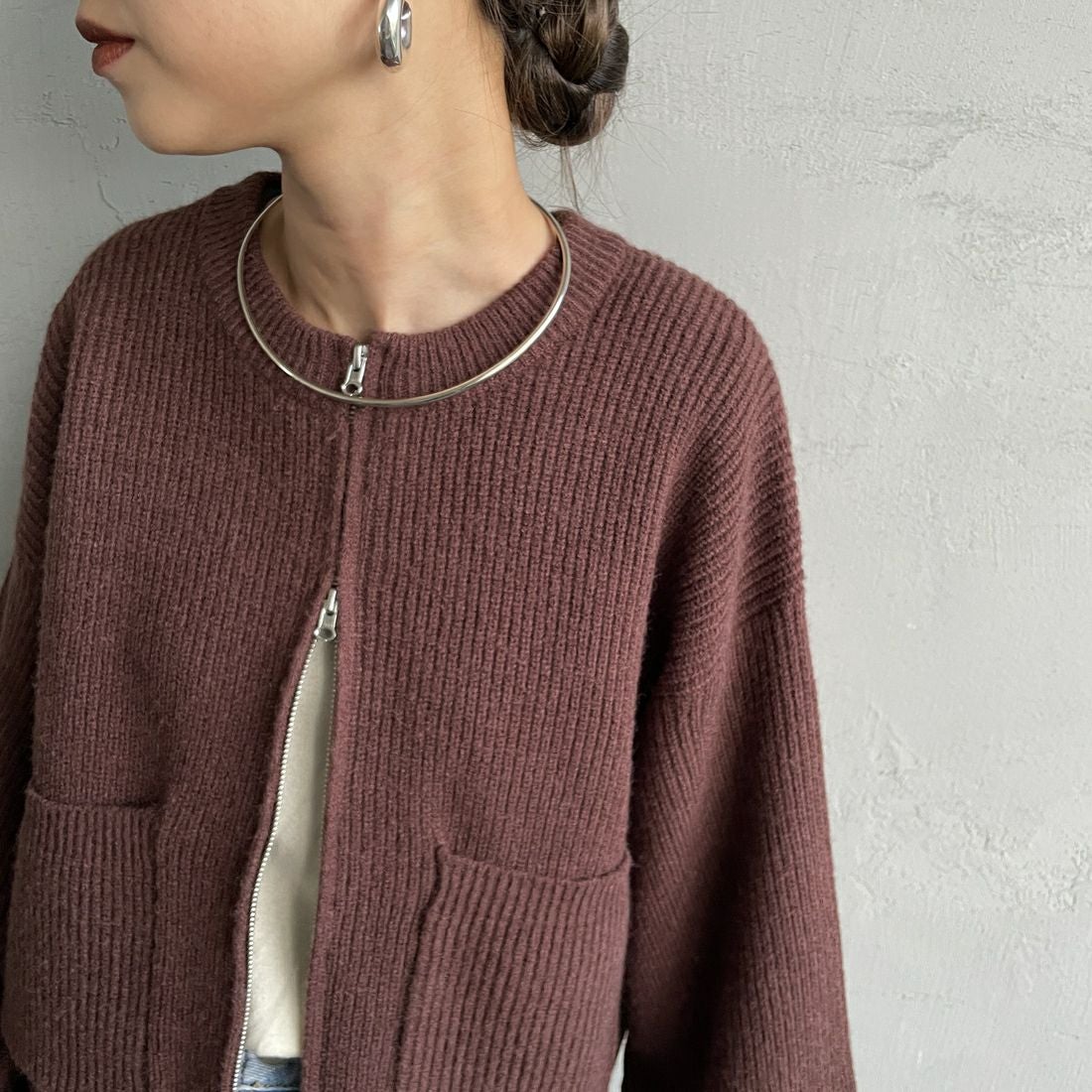 Maison de L'allure [メゾン ドゥ ラリュール] ダブルジップニットブルゾン [M25131041] 28 BROWN &&モデル身長：150cm 着用サイズ：F&&