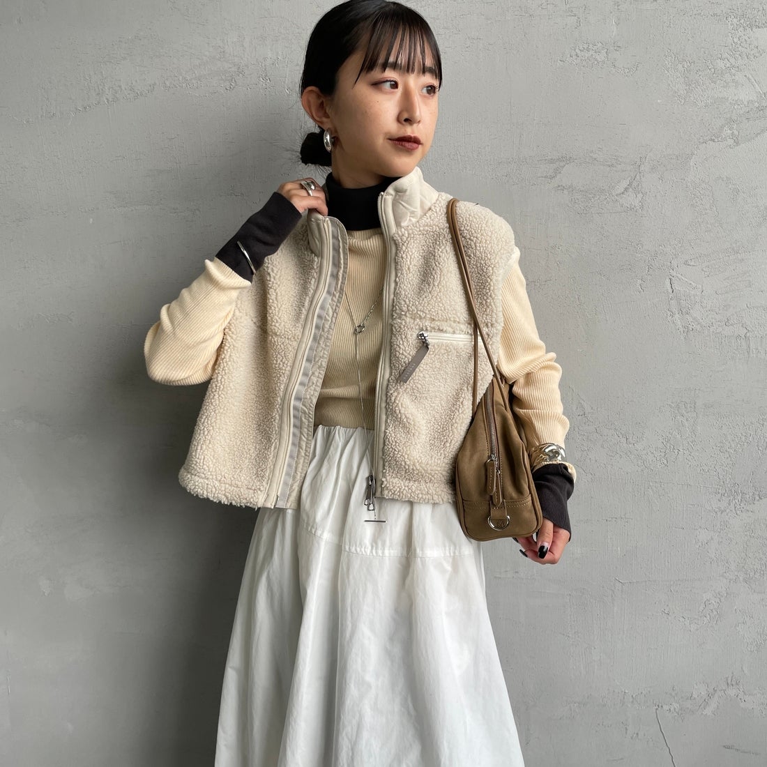Gymphlex [ジムフレックス] コージーライトボア ショートベスト [GY-A0568BOL] OYSTER WHT &&モデル身長：150cm 着用サイズ：14&&
