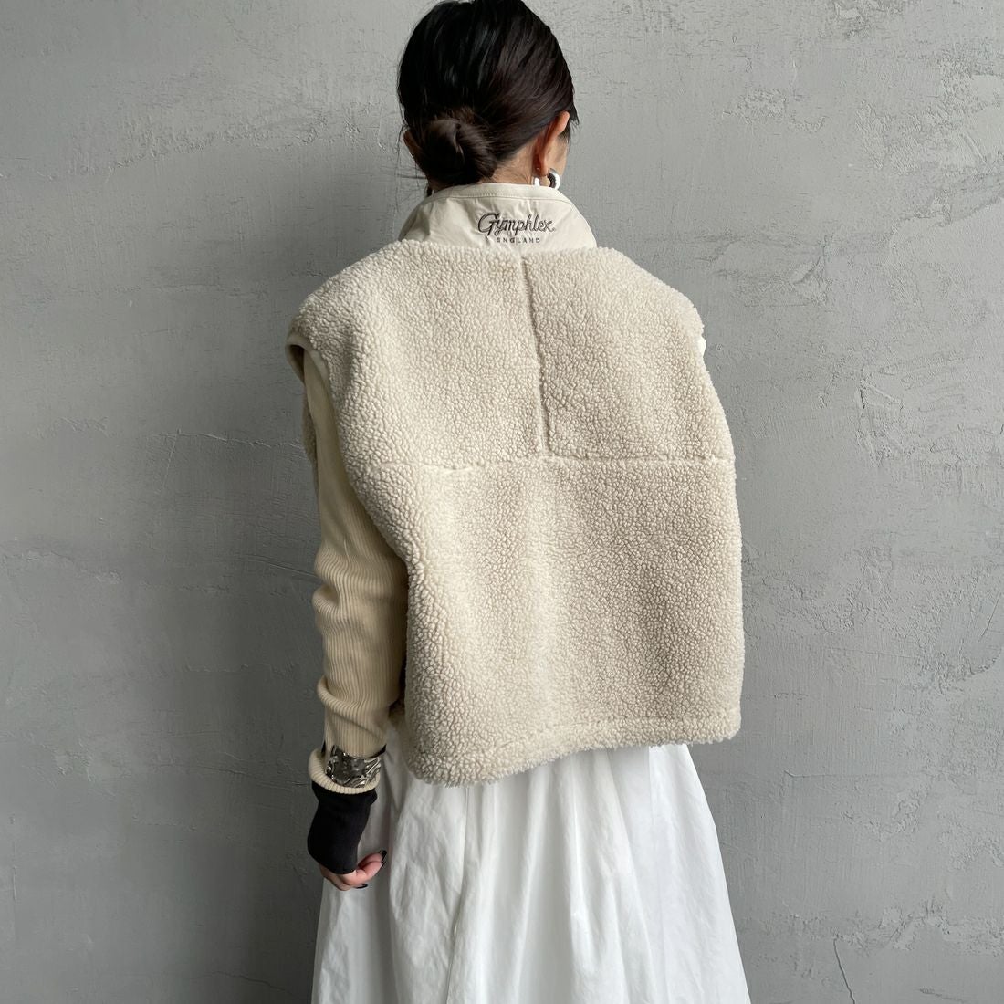 Gymphlex [ジムフレックス] コージーライトボア ショートベスト [GY-A0568BOL] OYSTER WHT &&モデル身長：150cm 着用サイズ：14&&