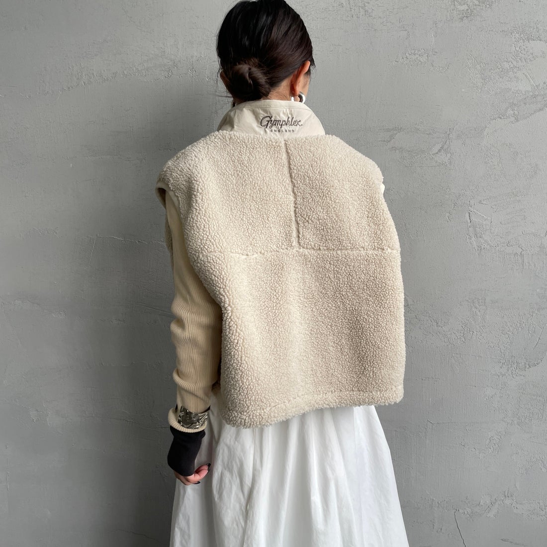 Gymphlex [ジムフレックス] コージーライトボア ショートベスト [GY-A0568BOL] OYSTER WHT &&モデル身長：150cm 着用サイズ：14&&