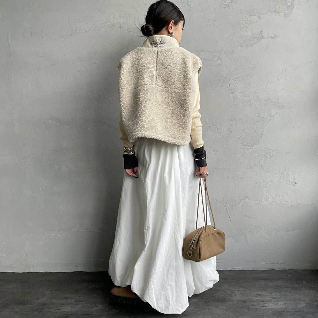 Gymphlex [ジムフレックス] コージーライトボア ショートベスト [GY-A0568BOL] OYSTER WHT &&モデル身長：150cm 着用サイズ：14&&