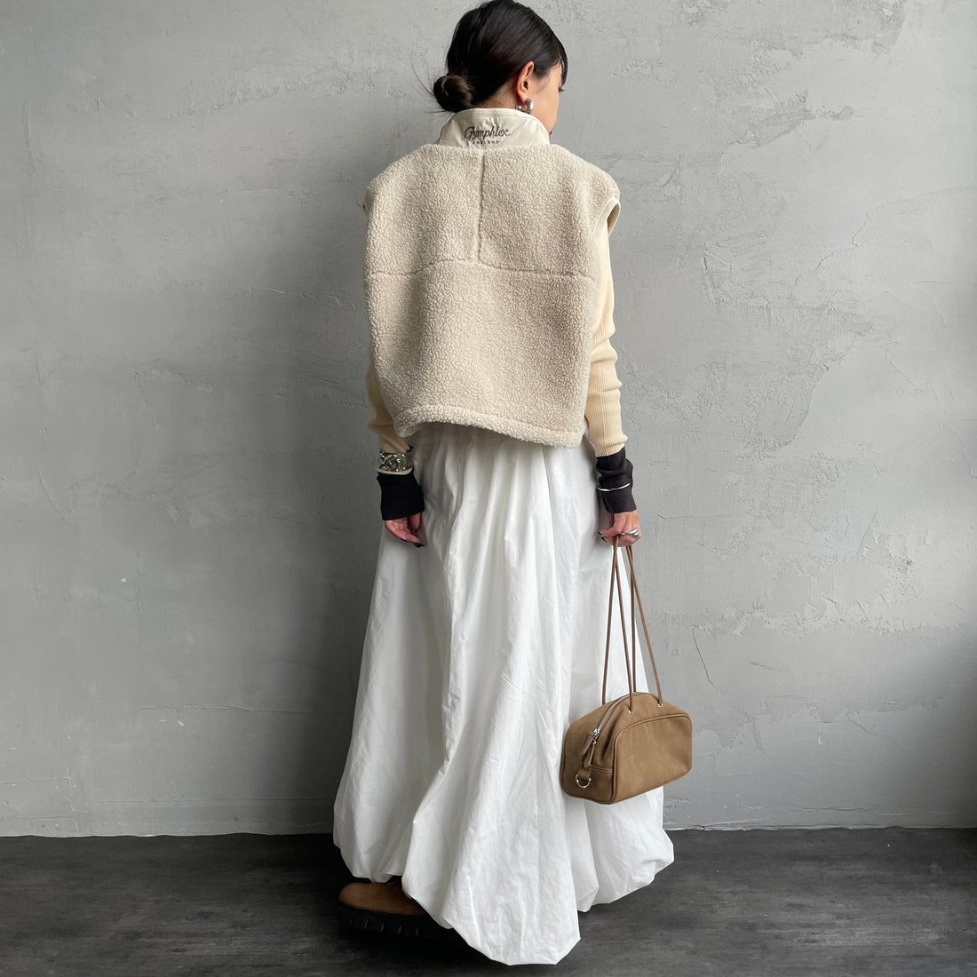 Gymphlex [ジムフレックス] コージーライトボア ショートベスト [GY-A0568BOL] OYSTER WHT &&モデル身長：150cm 着用サイズ：14&&