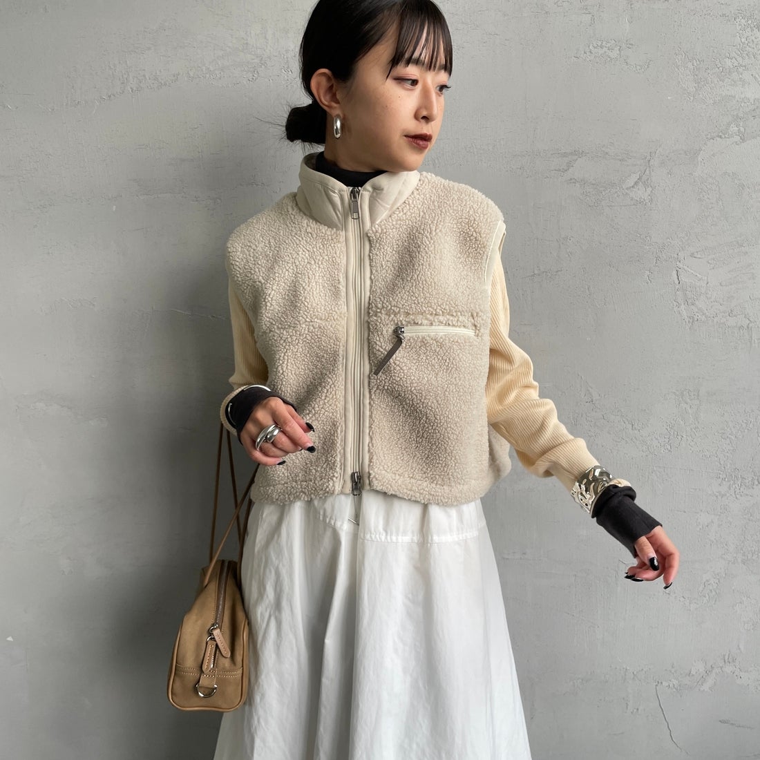 Gymphlex [ジムフレックス] コージーライトボア ショートベスト [GY-A0568BOL] OYSTER WHT &&モデル身長：150cm 着用サイズ：14&&