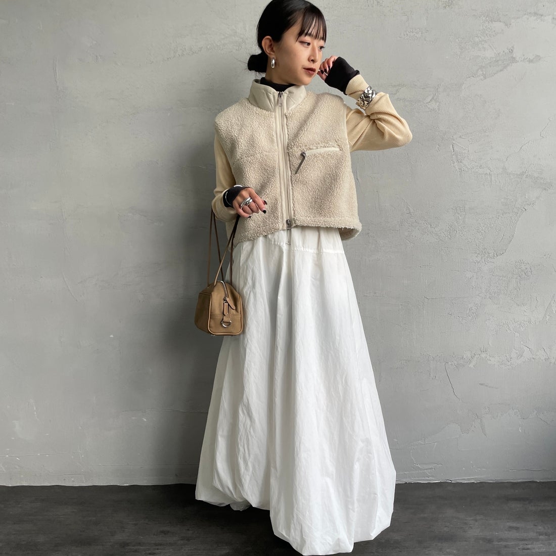 Gymphlex [ジムフレックス] コージーライトボア ショートベスト [GY-A0568BOL] OYSTER WHT &&モデル身長：150cm 着用サイズ：14&&