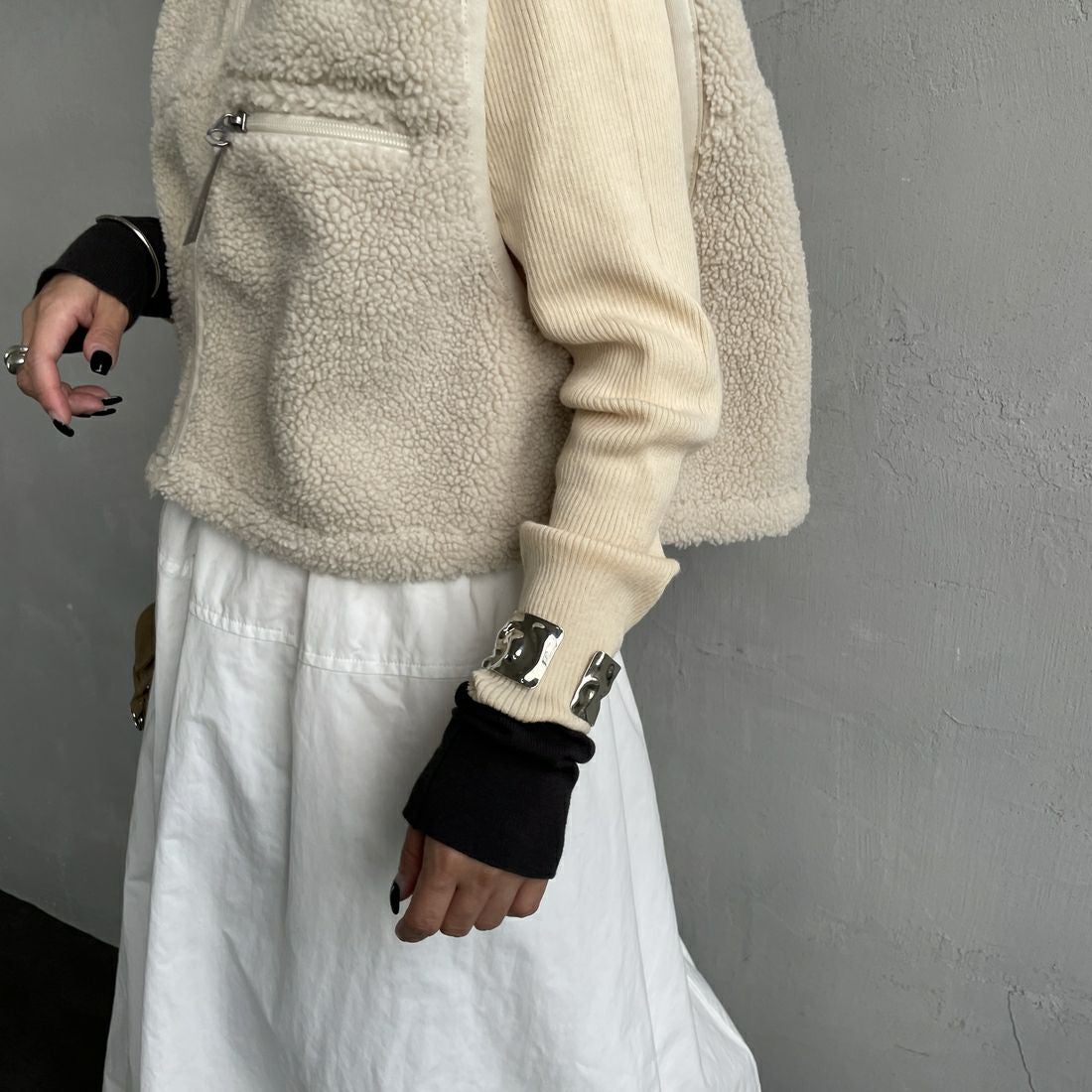 Gymphlex [ジムフレックス] コージーライトボア ショートベスト [GY-A0568BOL] OYSTER WHT &&モデル身長：150cm 着用サイズ：14&&