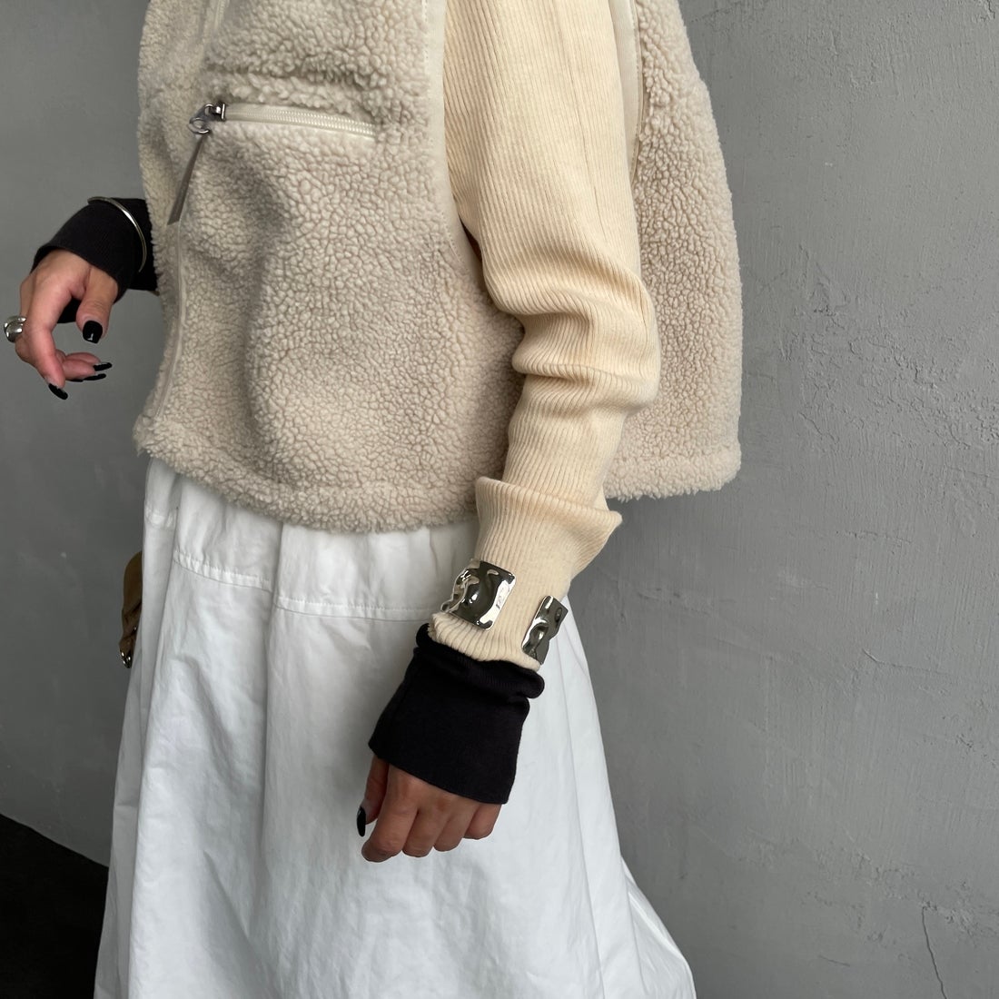 Gymphlex [ジムフレックス] コージーライトボア ショートベスト [GY-A0568BOL] OYSTER WHT &&モデル身長：150cm 着用サイズ：14&&