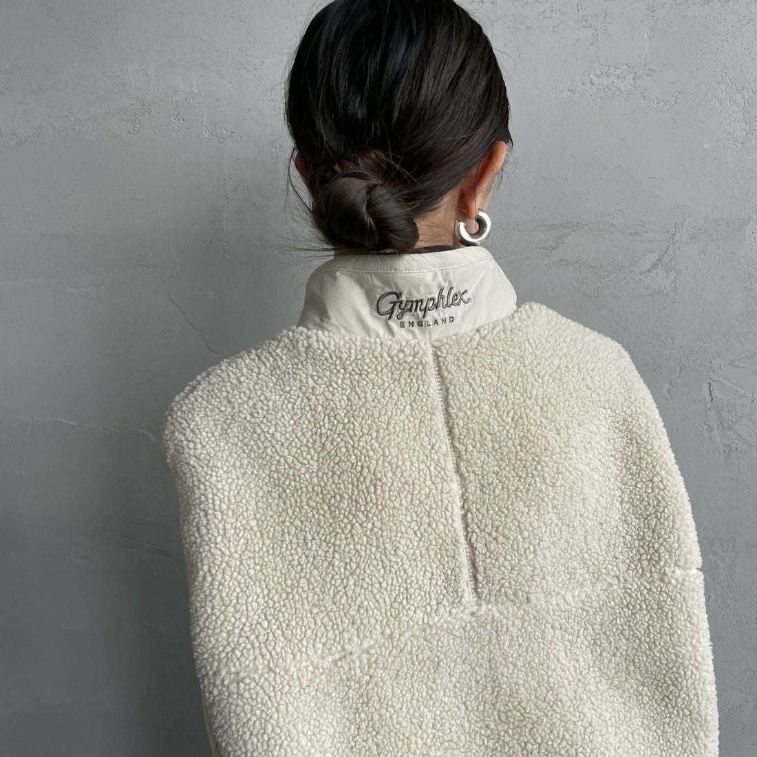 Gymphlex [ジムフレックス] コージーライトボア ショートベスト [GY-A0568BOL] OYSTER WHT &&モデル身長：150cm 着用サイズ：14&&