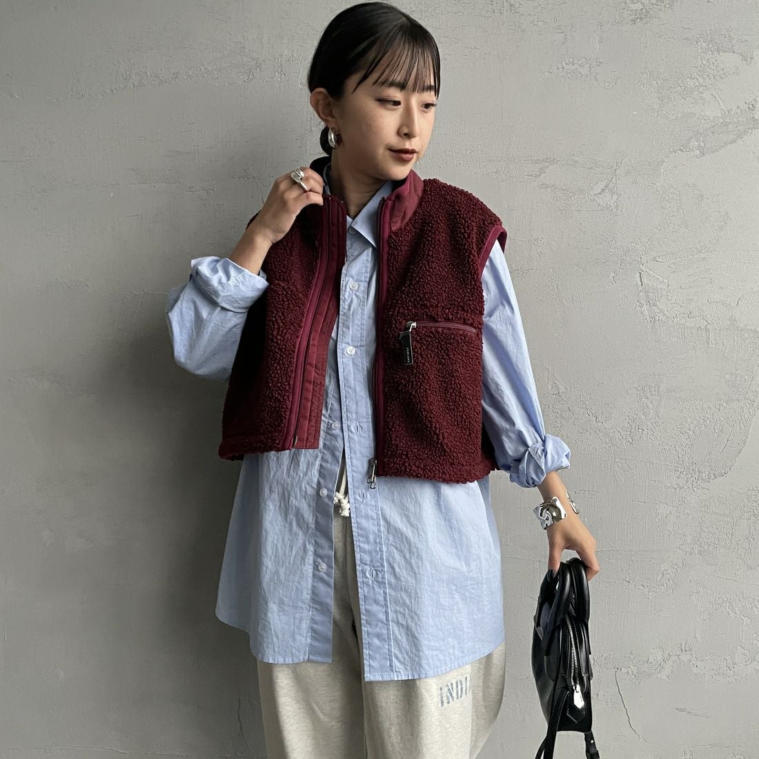 Gymphlex [ジムフレックス] コージーライトボア ショートベスト [GY-A0568BOL] DK.RED &&モデル身長：150cm 着用サイズ：14&&