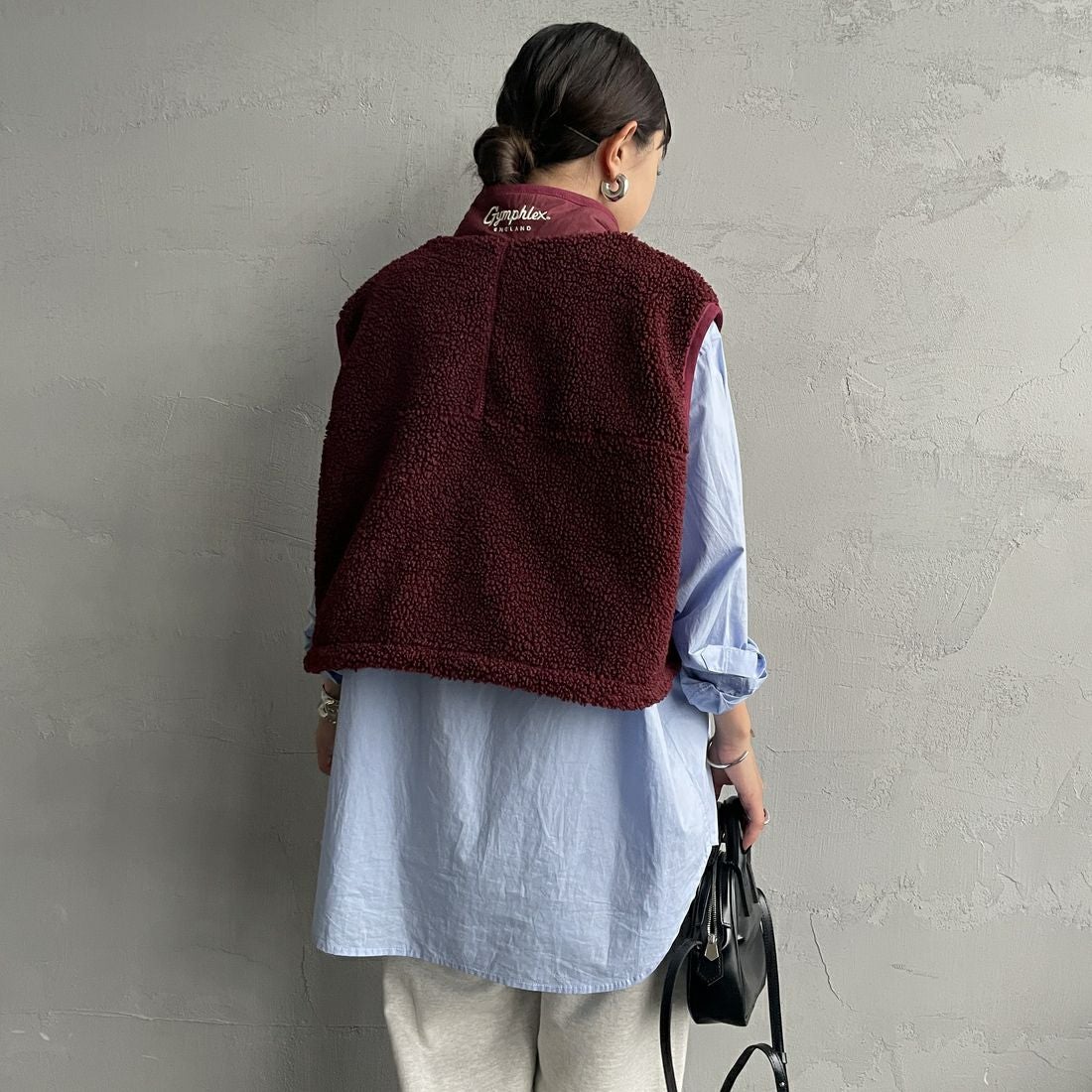 Gymphlex [ジムフレックス] コージーライトボア ショートベスト [GY-A0568BOL] DK.RED &&モデル身長：150cm 着用サイズ：14&&