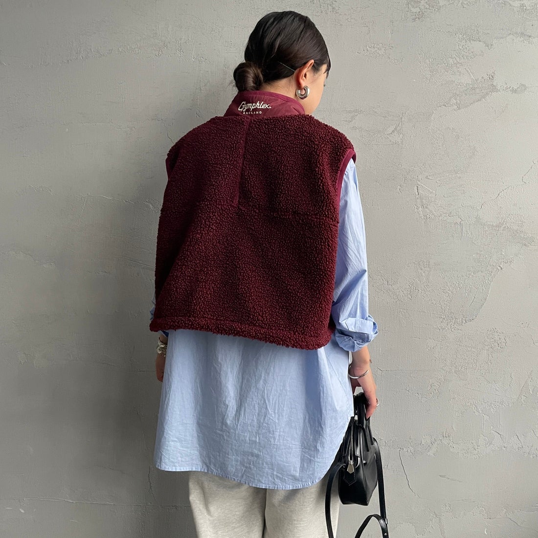 Gymphlex [ジムフレックス] コージーライトボア ショートベスト [GY-A0568BOL] DK.RED &&モデル身長：150cm 着用サイズ：14&&