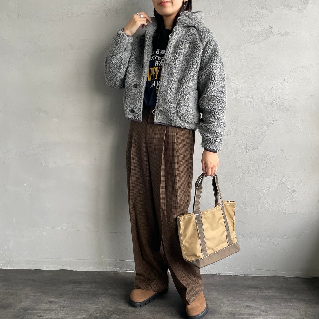 Gymphlex [ジムフレックス] ボアフードショートジャケット [GY-A0725BOA] DK.H.GREY &&モデル身長：160cm 着用サイズ：14&&