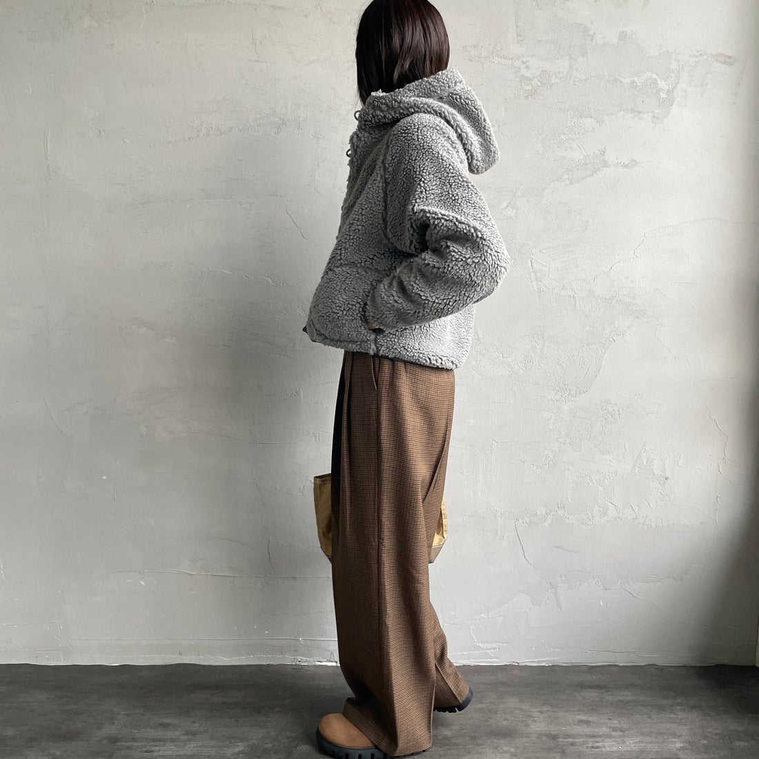 Gymphlex [ジムフレックス] ボアフードショートジャケット [GY-A0725BOA] DK.H.GREY &&モデル身長：160cm 着用サイズ：14&&