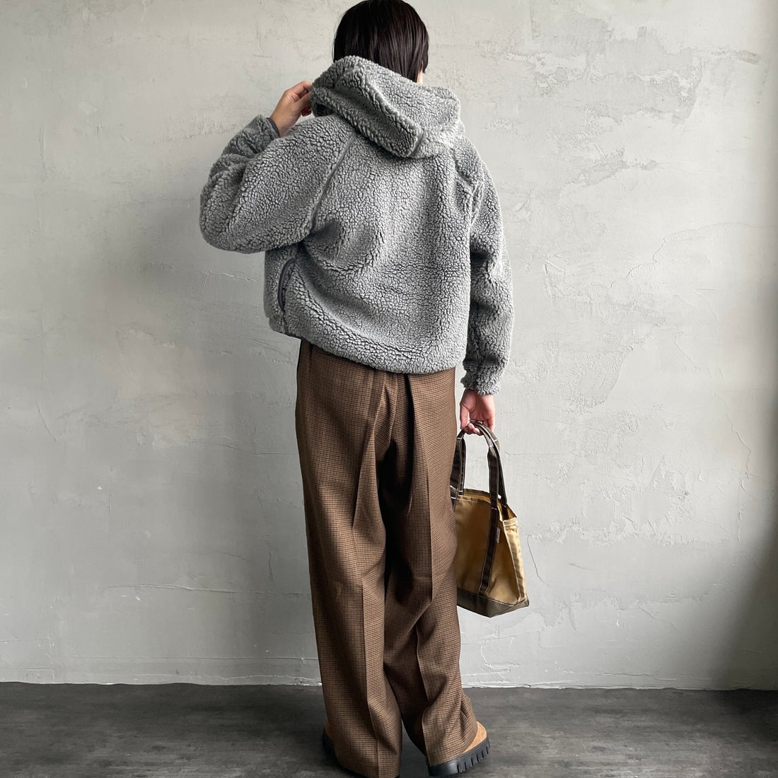 Gymphlex [ジムフレックス] ボアフードショートジャケット [GY-A0725BOA] DK.H.GREY &&モデル身長：160cm 着用サイズ：14&&