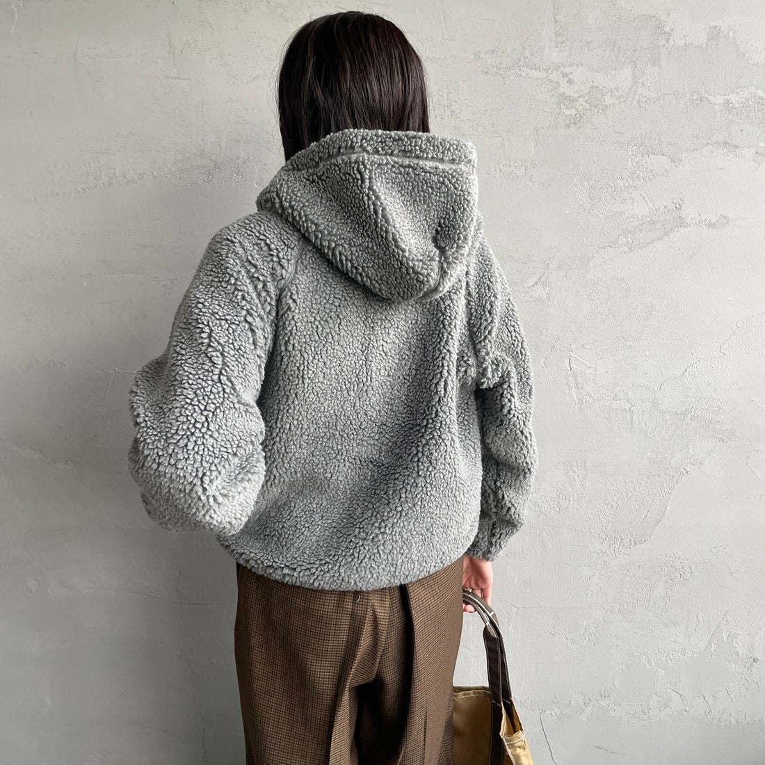 Gymphlex [ジムフレックス] ボアフードショートジャケット [GY-A0725BOA] DK.H.GREY &&モデル身長：160cm 着用サイズ：14&&