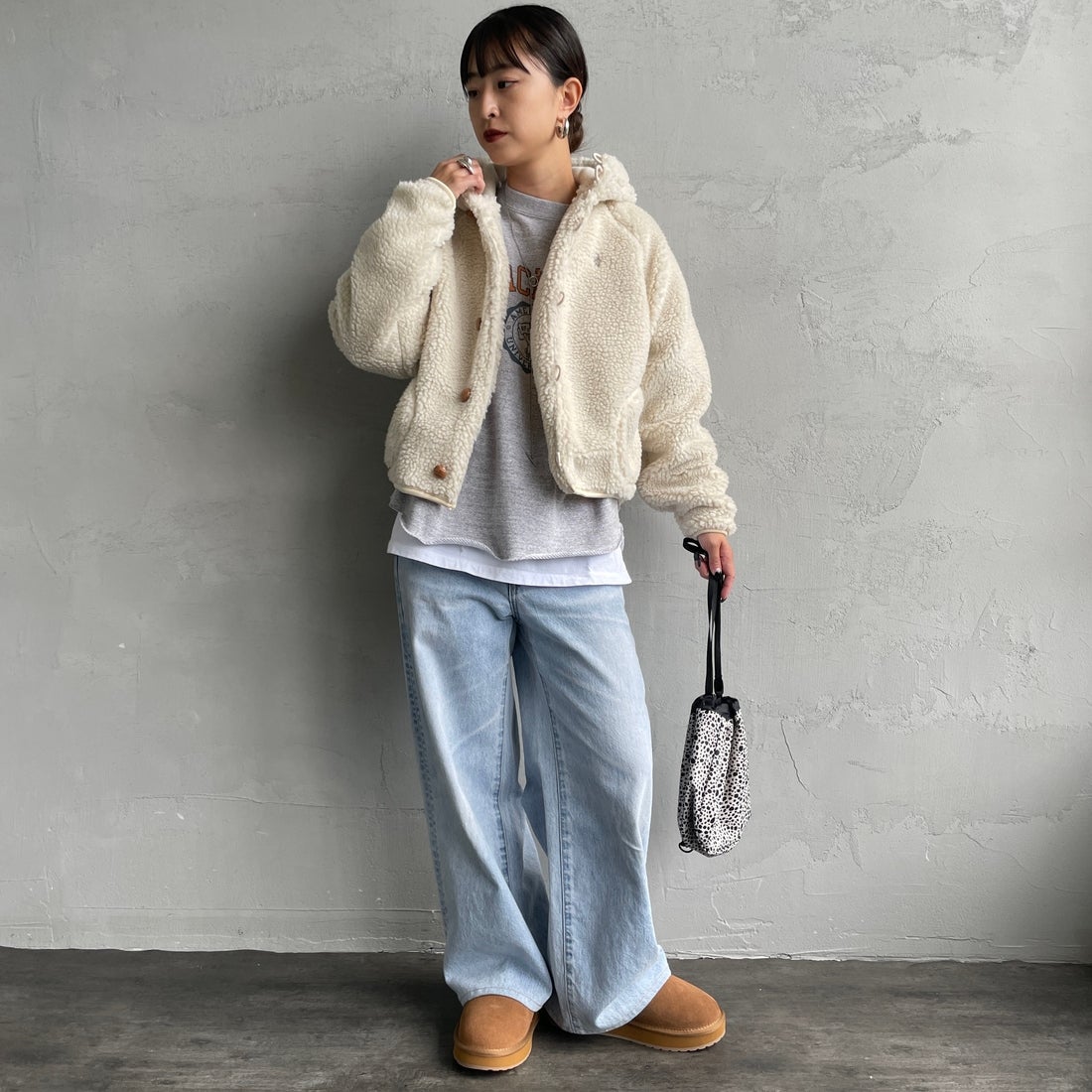 Gymphlex [ジムフレックス] ボアフードショートジャケット [GY-A0725BOA] OYSTER WHT &&モデル身長：150cm 着用サイズ：14&&