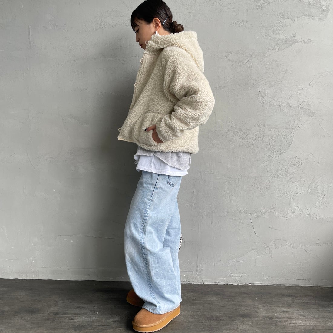 Gymphlex [ジムフレックス] ボアフードショートジャケット [GY-A0725BOA] OYSTER WHT &&モデル身長：150cm 着用サイズ：14&&