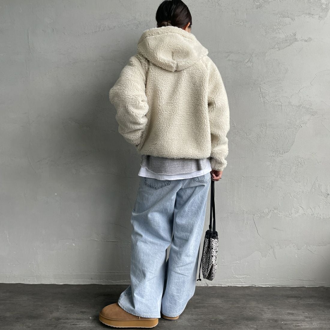 Gymphlex [ジムフレックス] ボアフードショートジャケット [GY-A0725BOA] OYSTER WHT &&モデル身長：150cm 着用サイズ：14&&