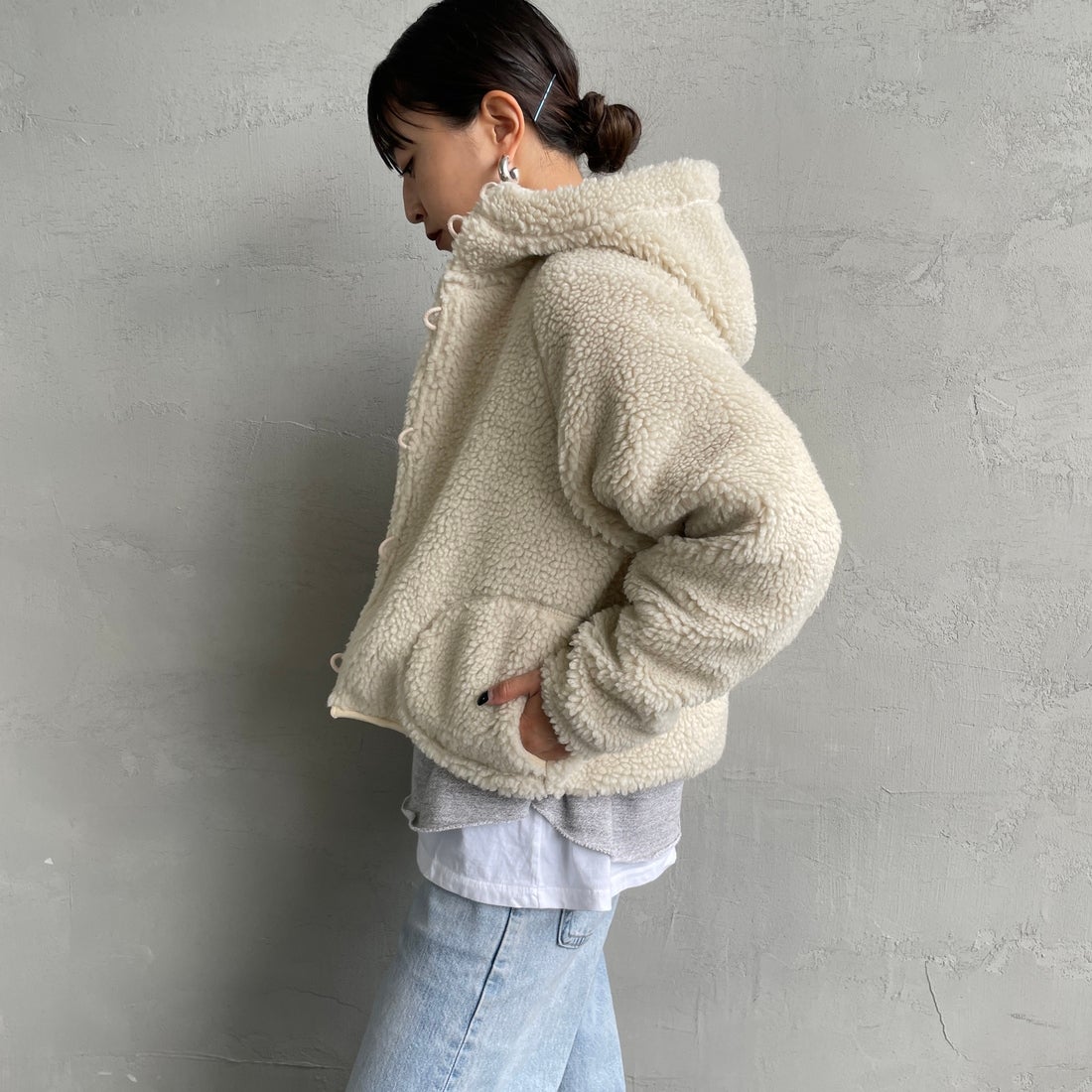 Gymphlex [ジムフレックス] ボアフードショートジャケット [GY-A0725BOA] OYSTER WHT &&モデル身長：150cm 着用サイズ：14&&