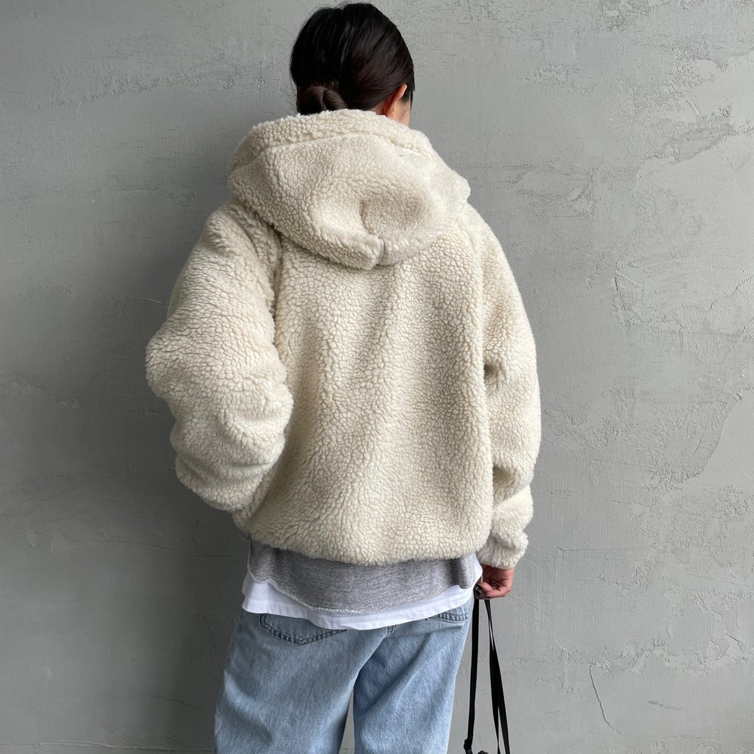 Gymphlex [ジムフレックス] ボアフードショートジャケット [GY-A0725BOA] OYSTER WHT &&モデル身長：150cm 着用サイズ：14&&