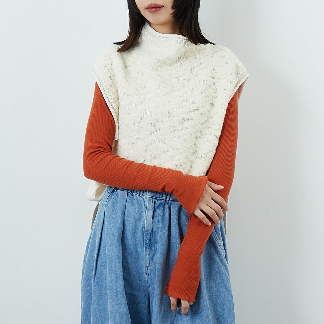 UNFIL [アンフィル] ランダムウール&ウーレンコットン ハイネックベスト [WVFL-UW122] OFF WHITE &&モデル身長：162cm 着用サイズ：1&&