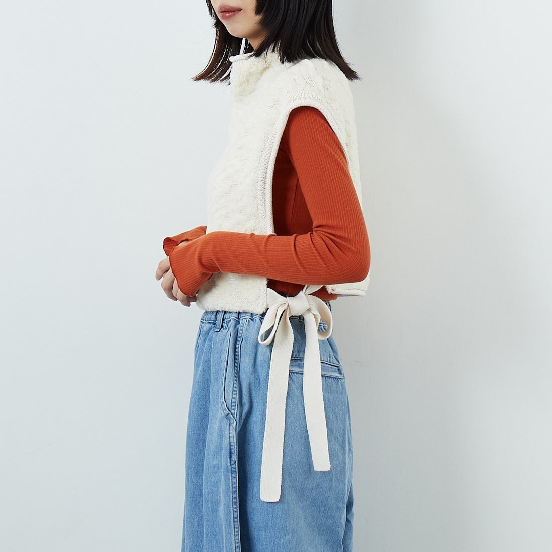 UNFIL [アンフィル] ランダムウール&ウーレンコットン ハイネックベスト [WVFL-UW122] OFF WHITE &&モデル身長：162cm 着用サイズ：1&&
