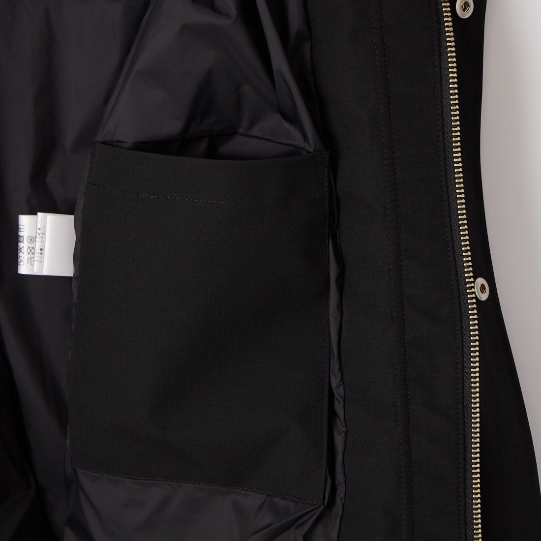 A.P.C. [アー・ペー・セー] ナイロンジップブルゾン [BLOUSON-SUTHERLAND] 99 NOIR
