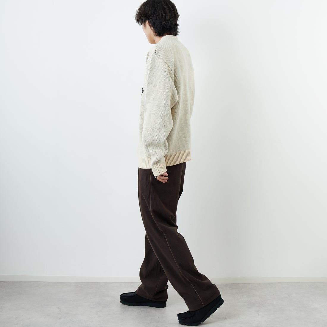 THE FOX [ザフォックス] 別注 アニマル柄クルーネックジャガードニット [JFL25AW-09-JF] NATURAL &&モデル身長：179cm 着用サイズ：L&&